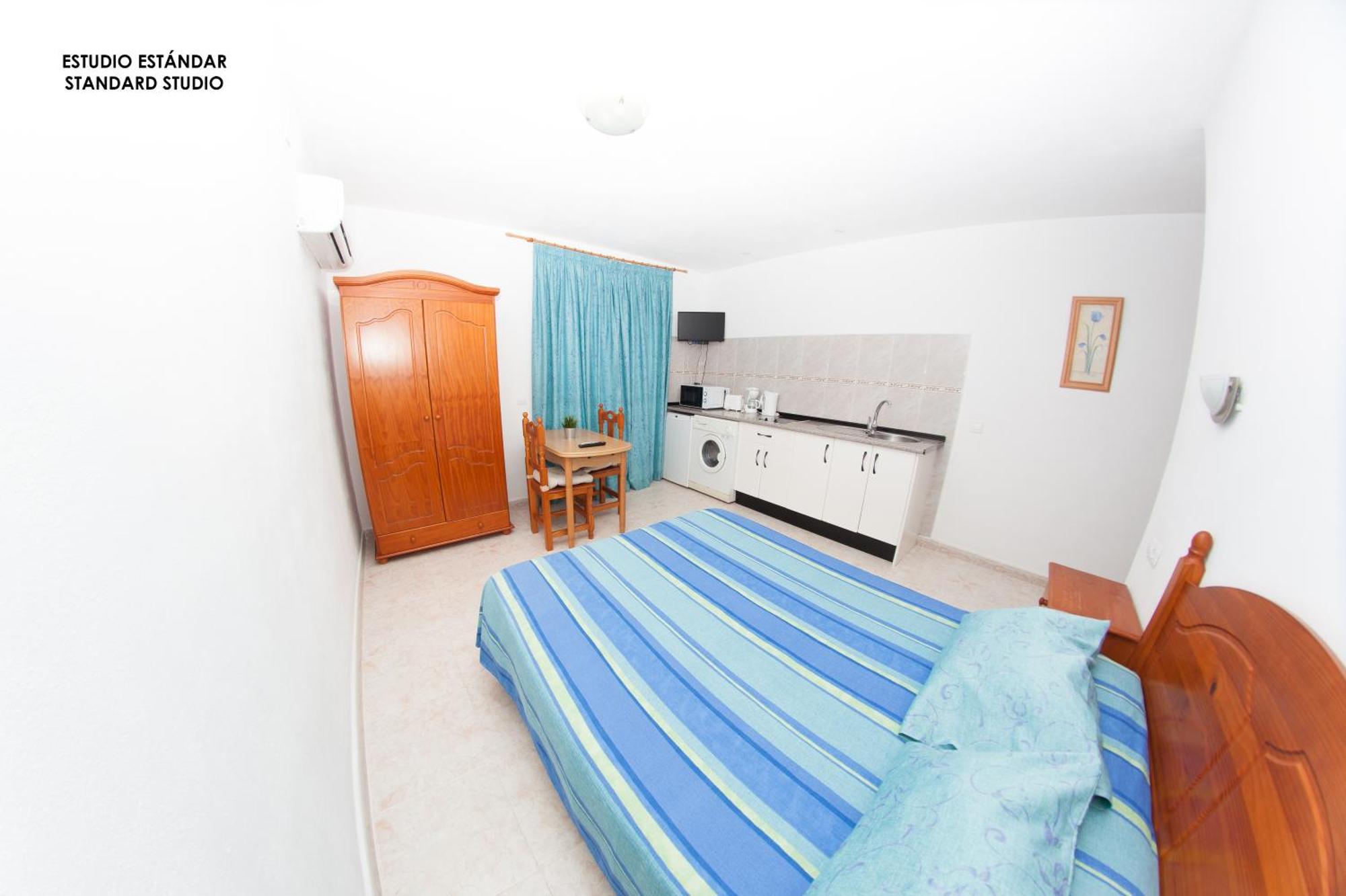 Apartamentos Rurales Santos Benajarafe Chambre photo