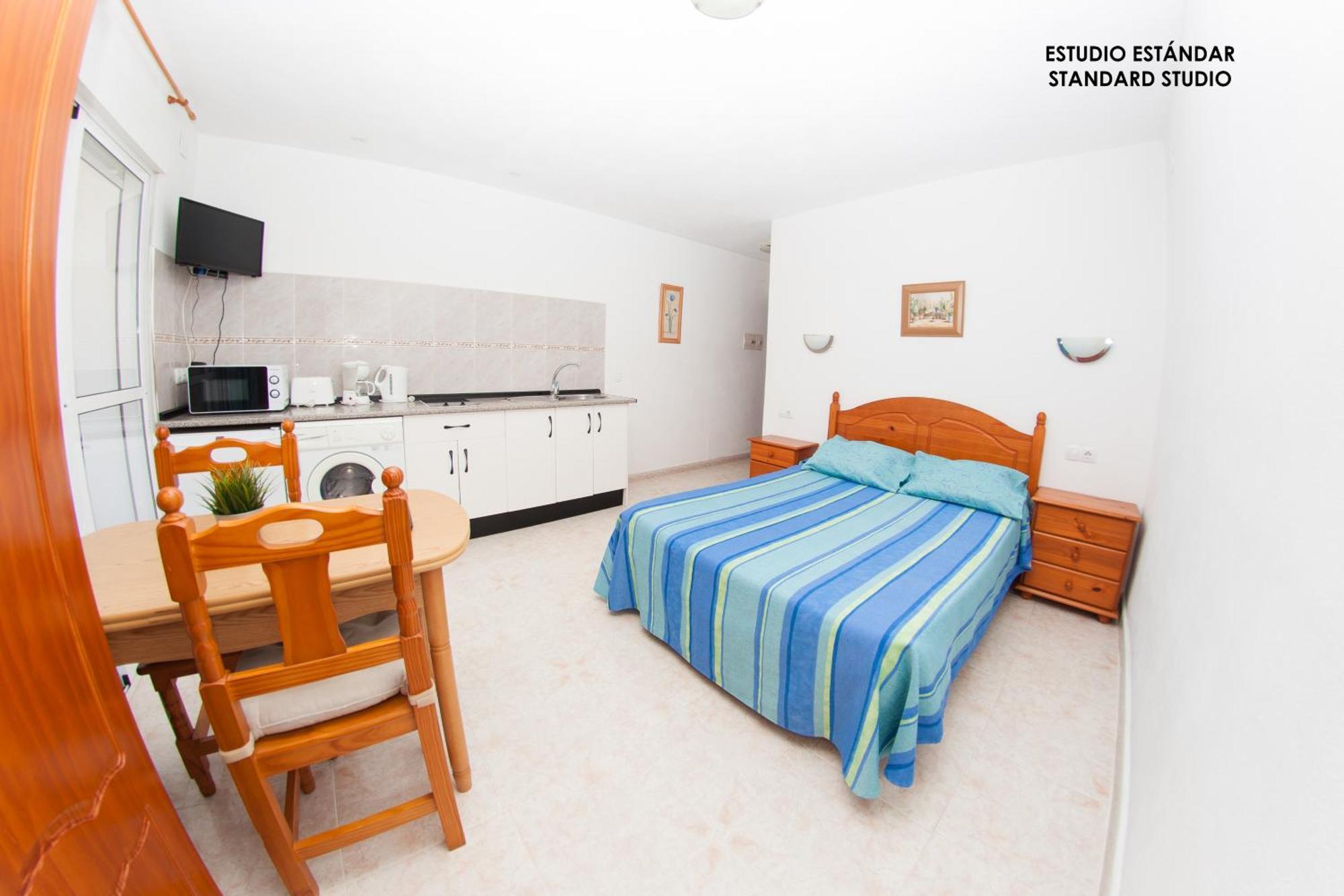 Apartamentos Rurales Santos Benajarafe Chambre photo