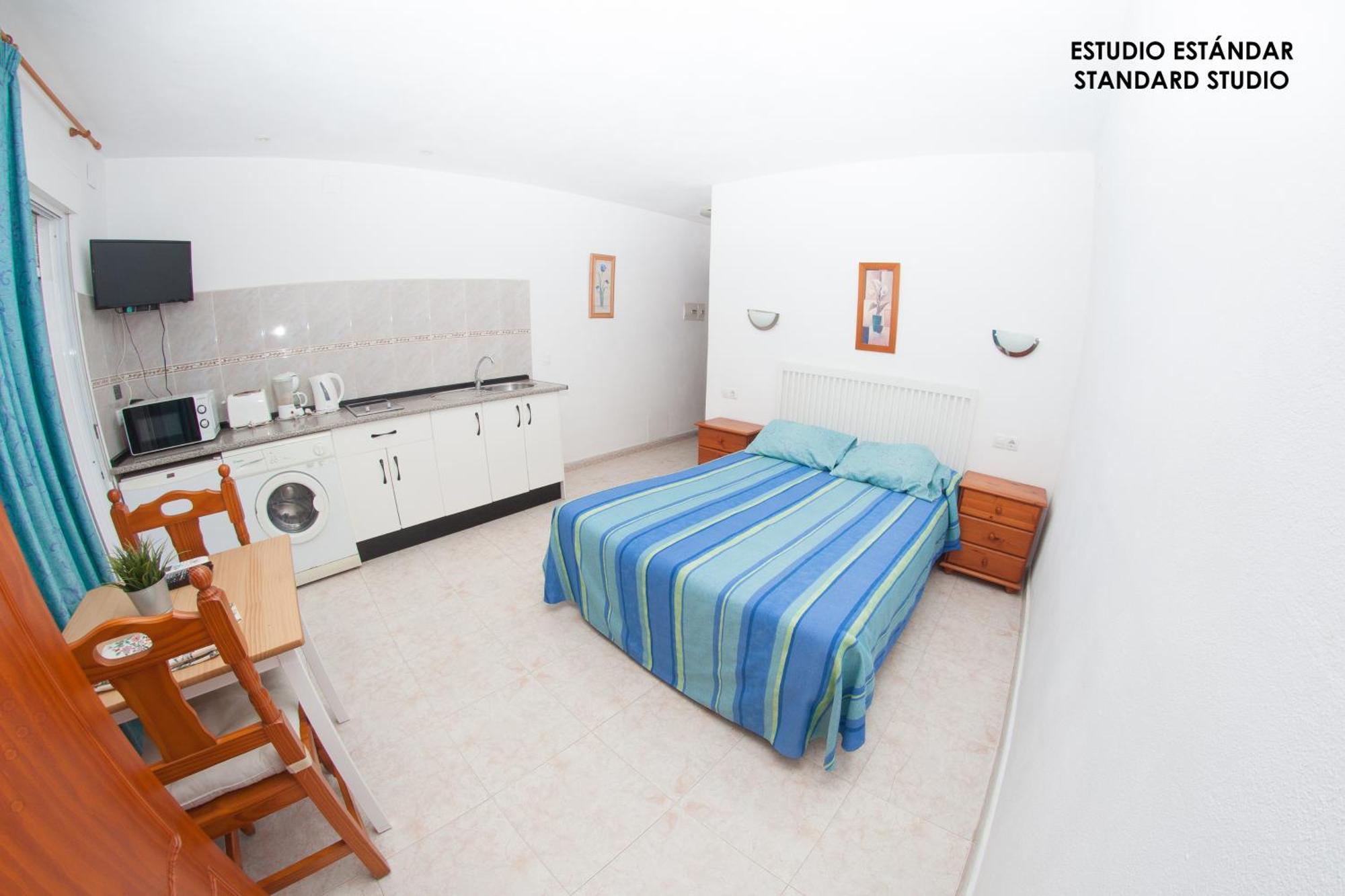 Apartamentos Rurales Santos Benajarafe Chambre photo