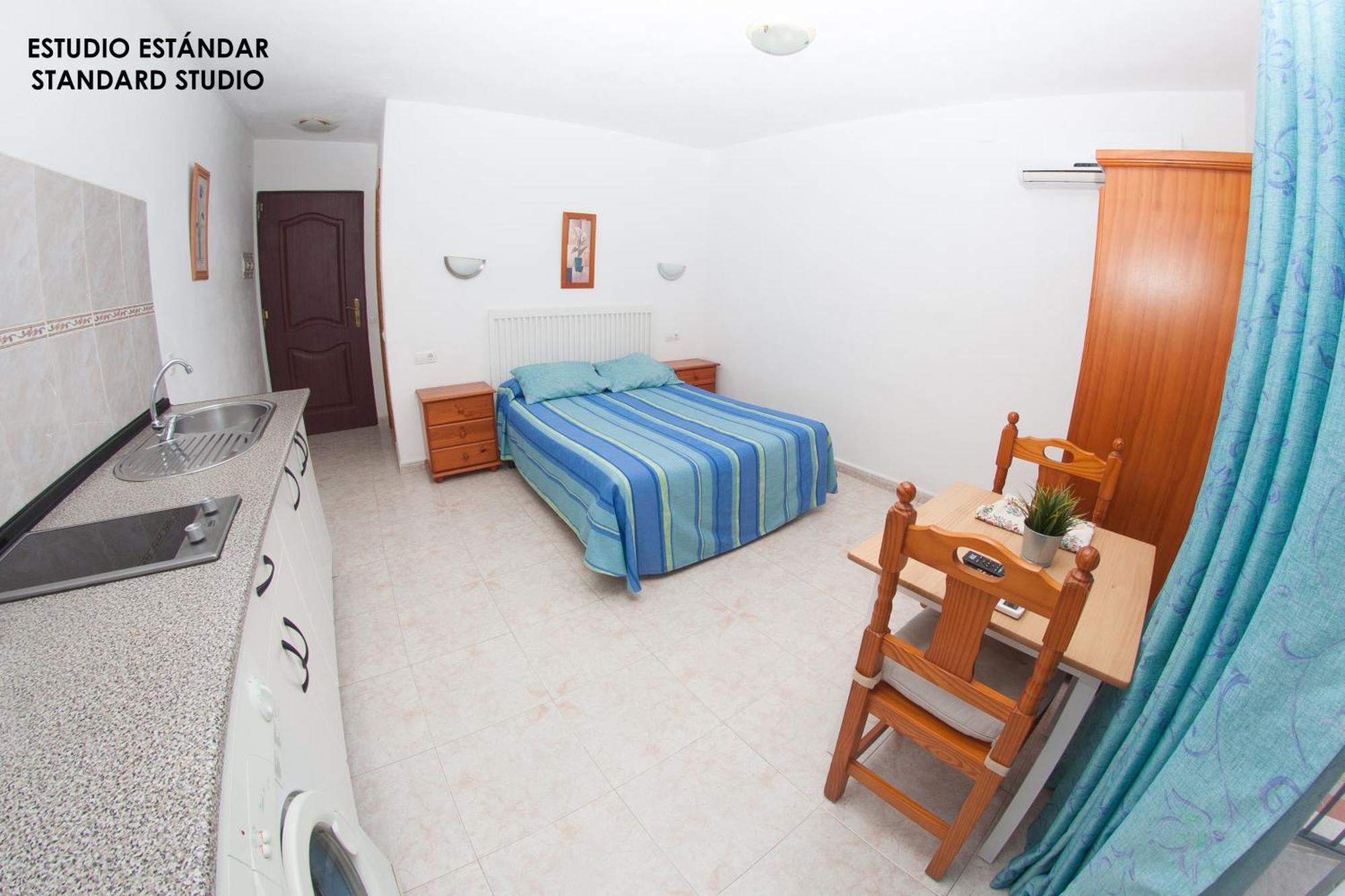 Apartamentos Rurales Santos Benajarafe Chambre photo