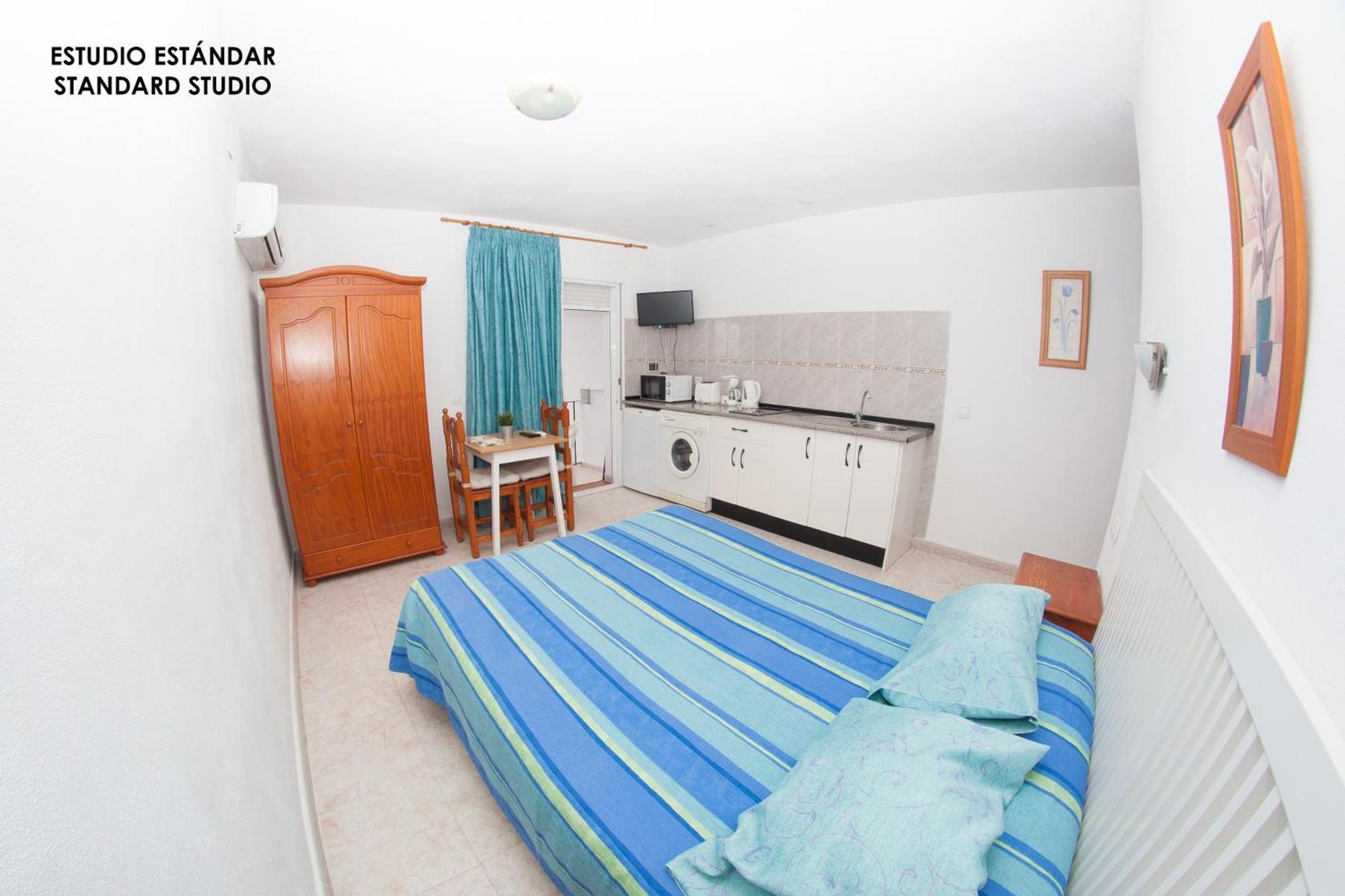 Apartamentos Rurales Santos Benajarafe Chambre photo